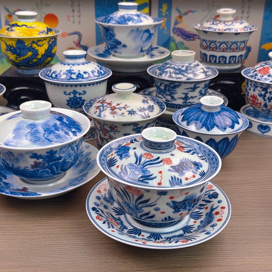 卧**子釉里红鱼藻纹元宝盖碗不带悬停