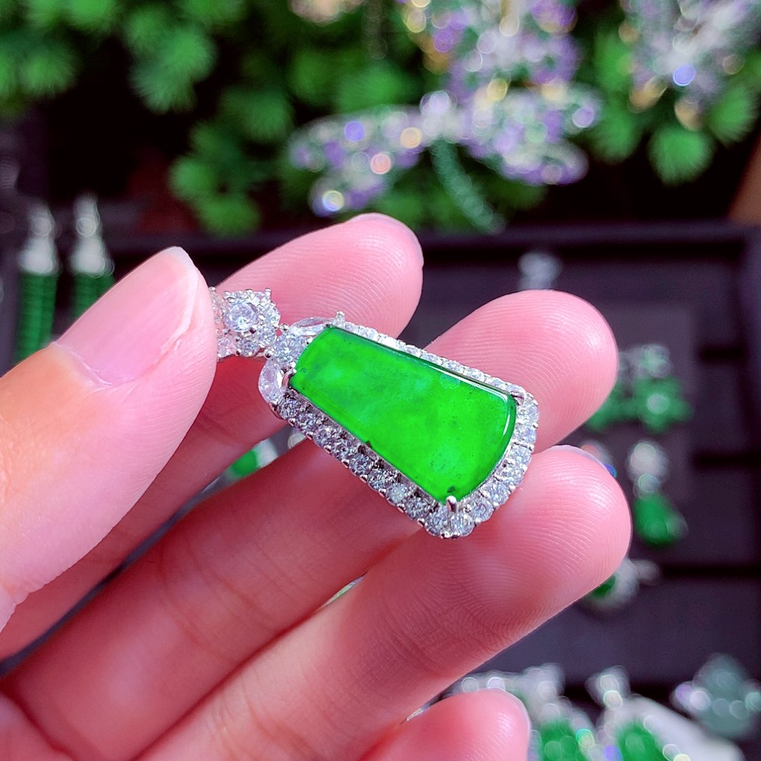 颈饰未镶嵌翡翠天然