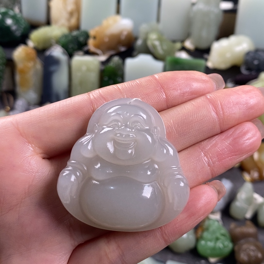 柒***安和田玉未镶嵌颈饰