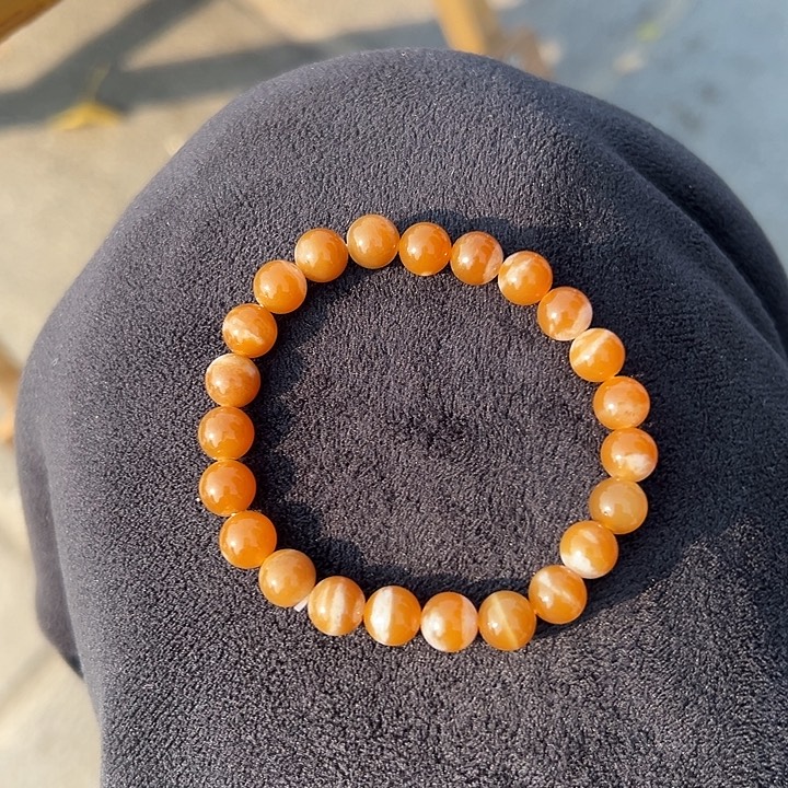 和田玉未镶嵌颈饰牛轧糖手串