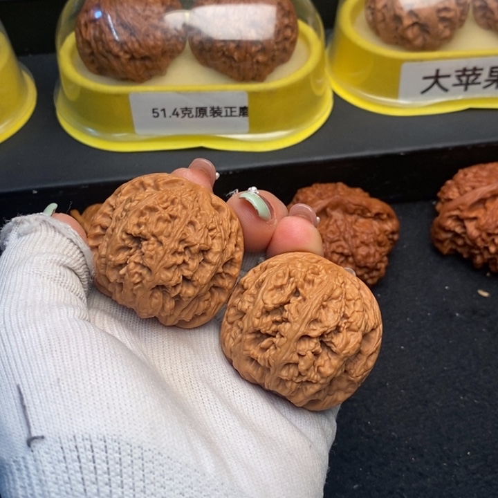 44粗筋文玩核桃把件