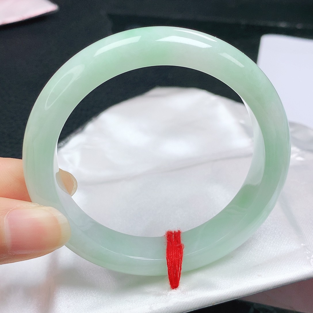 翡翠手镯未镶嵌正