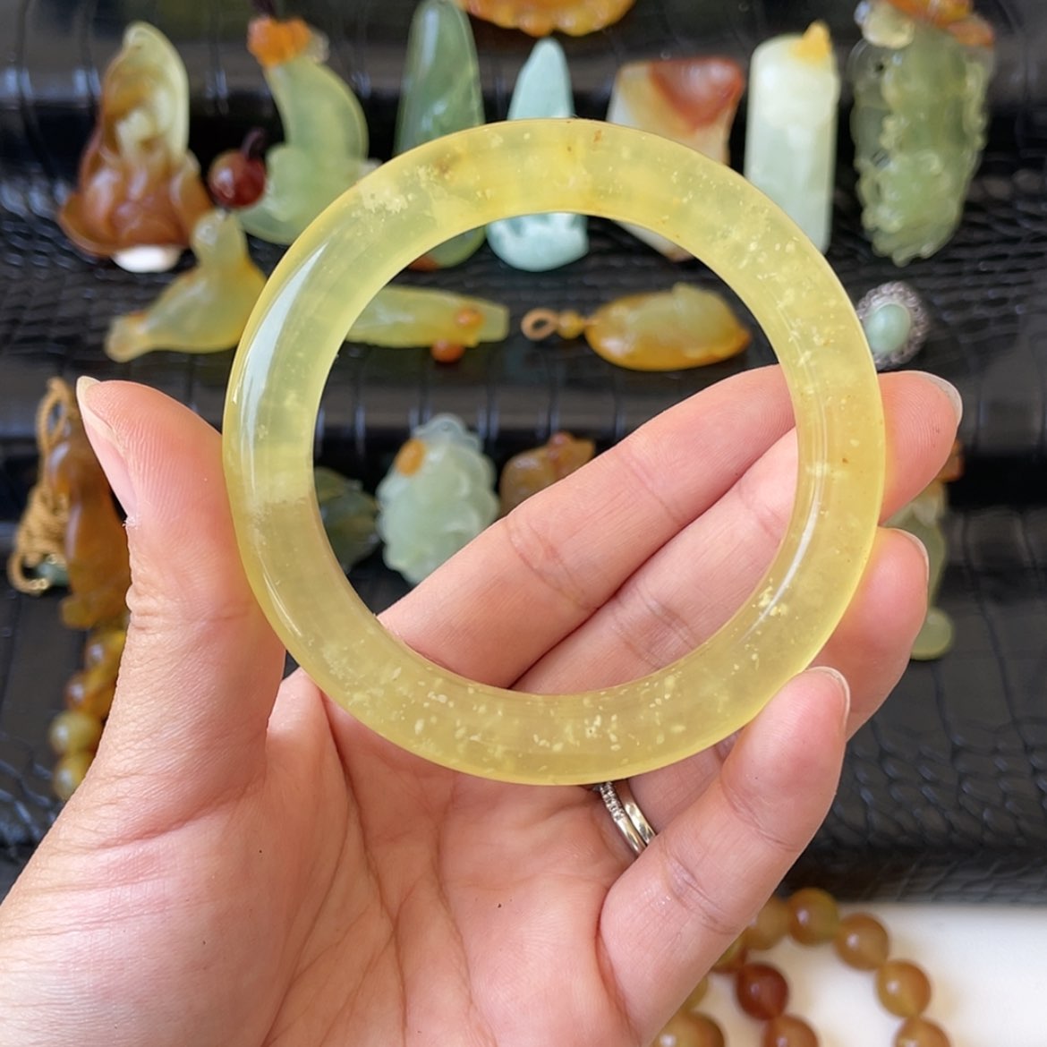 【闪购商品】蛇纹石玉未镶嵌手镯