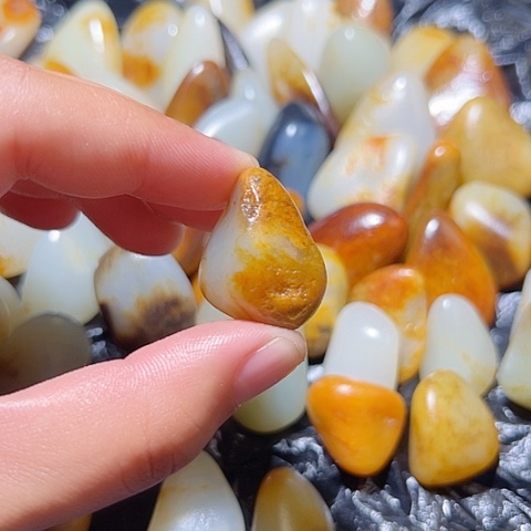 和田玉（糖玉）未镶嵌颈饰10克