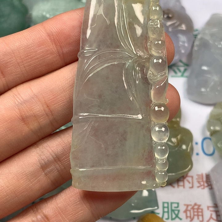 翡翠未镶嵌颈饰山**华