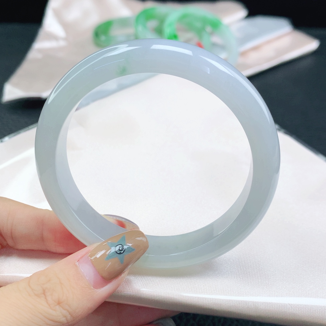 翡翠未镶嵌手镯缅甸58.6冰胶润浅春彩正圈