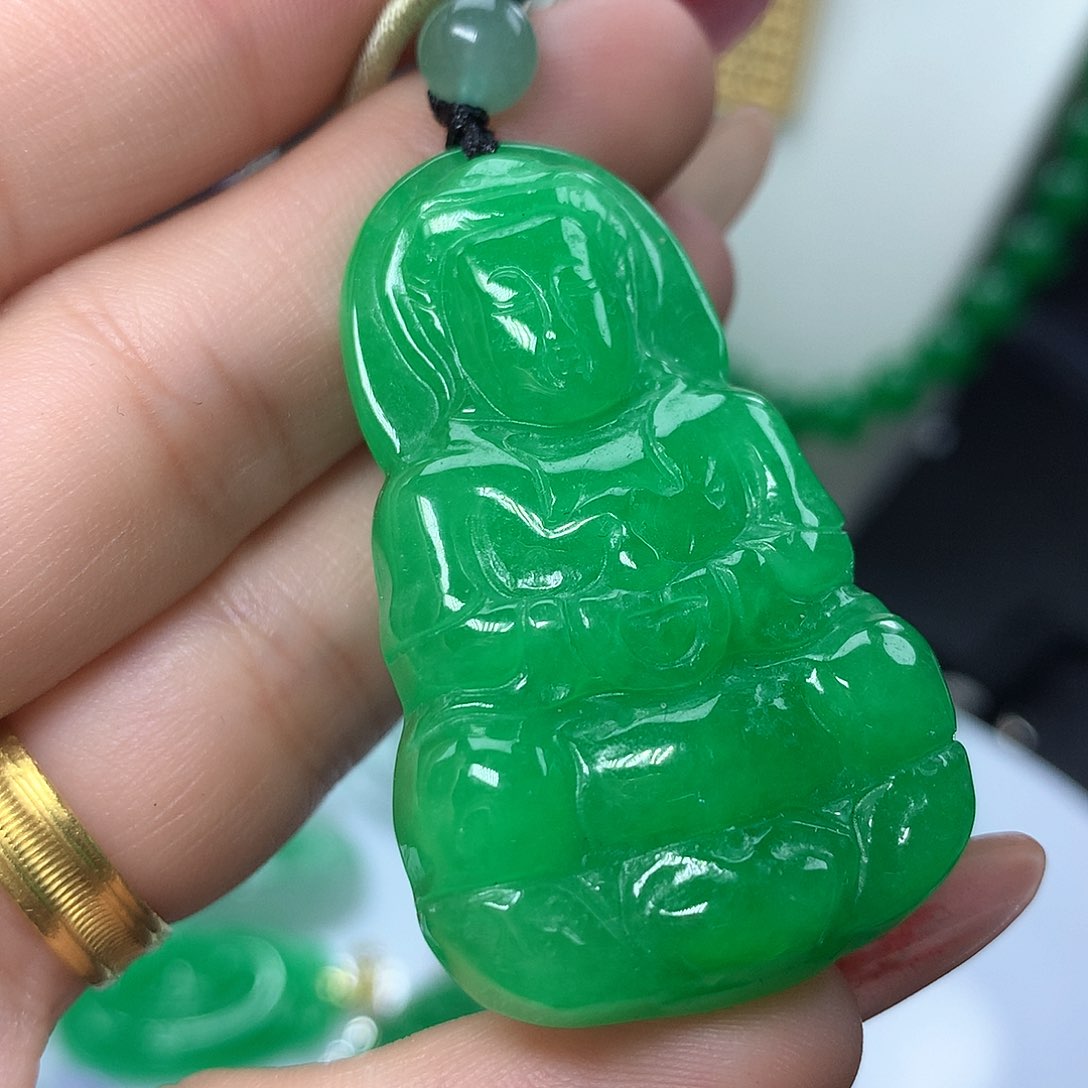 翡翠吊坠(赠链)未镶嵌