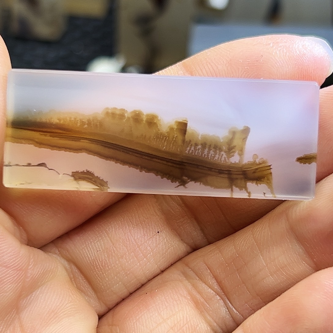 如***戏玛瑙/玉髓未镶嵌珠宝半成品