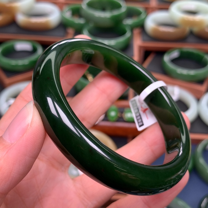 和田玉（碧玉）手镯未镶嵌60