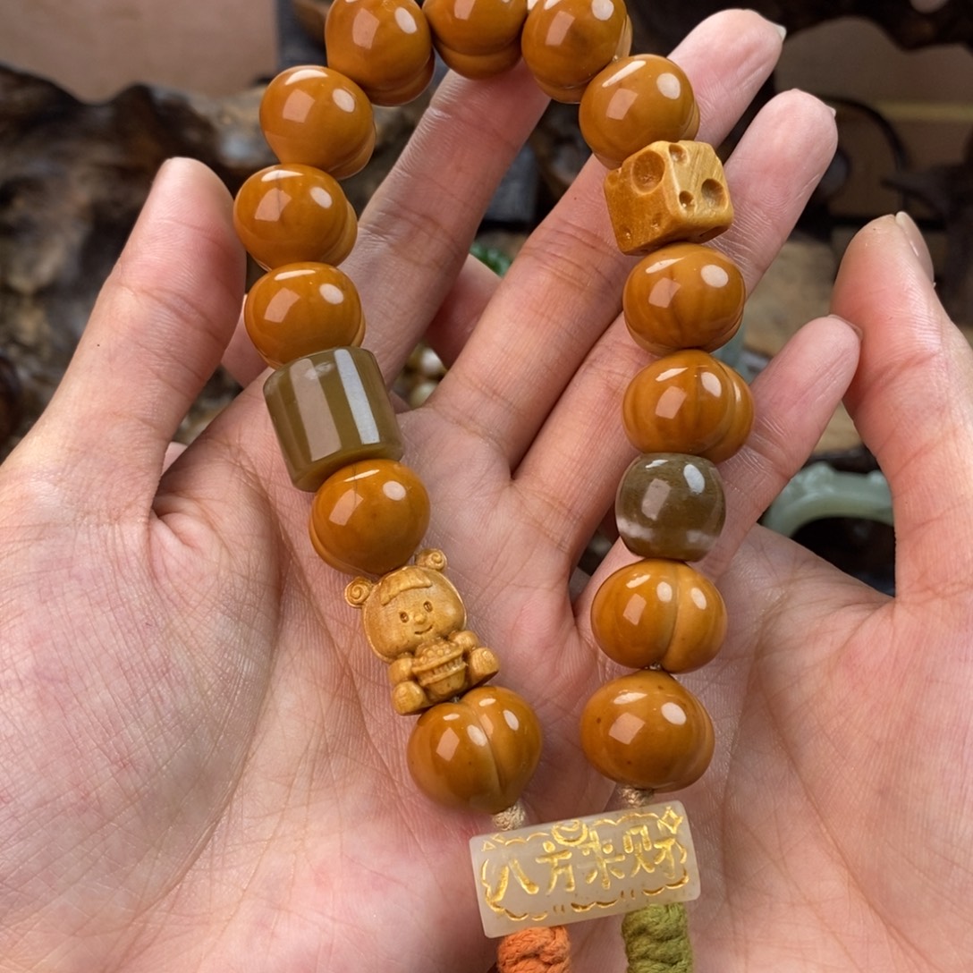 韩***多和田玉未镶嵌颈饰