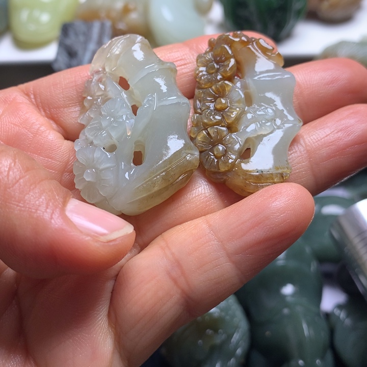 执***着和田玉未镶嵌颈饰