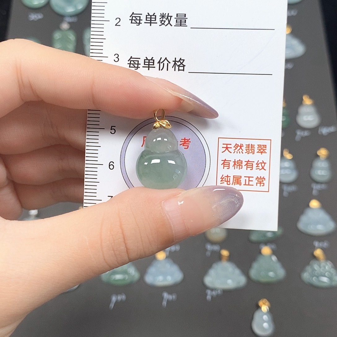 颈饰18K金镶嵌翡翠