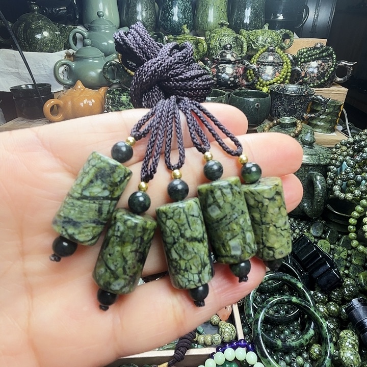 蛇纹石玉未镶嵌珠宝半成品藏玉药王石福利款网格桶珠吊坠