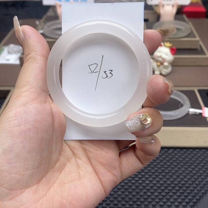 石英质玉手镯未镶嵌