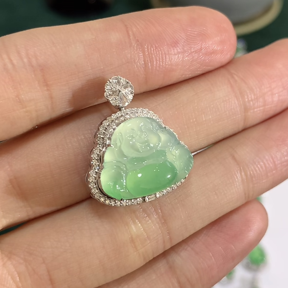 缅甸天然a货翡翠正冰起胶甜绿佛公