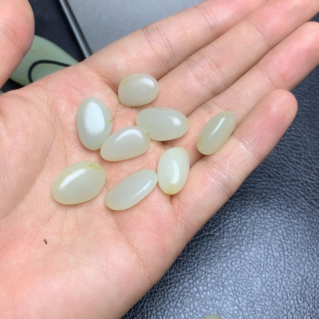 陆***、和田玉（糖玉）未镶嵌挂件