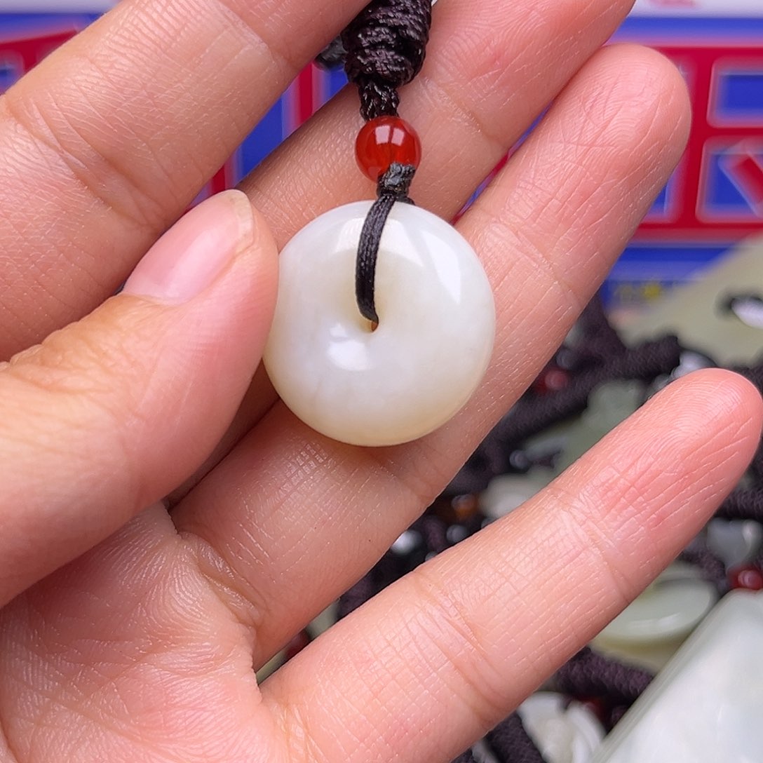 颈饰未镶嵌和田玉