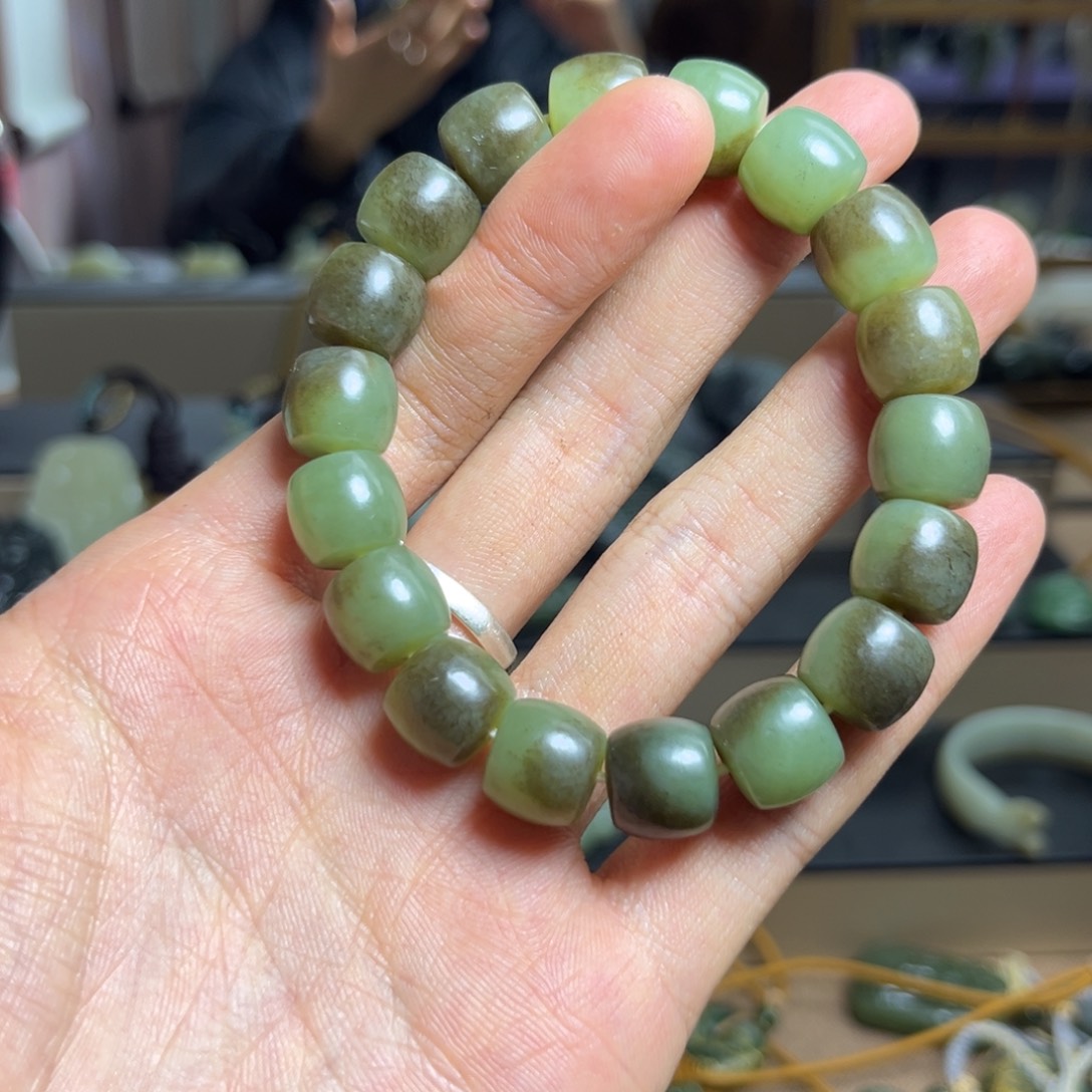 似***年和田玉未镶嵌颈饰