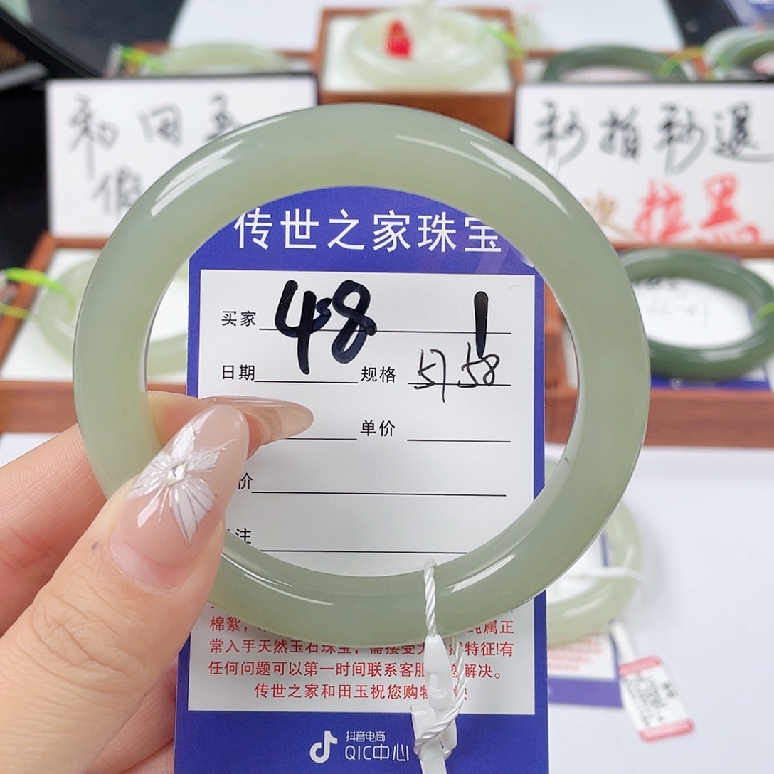 和田玉手镯未镶嵌