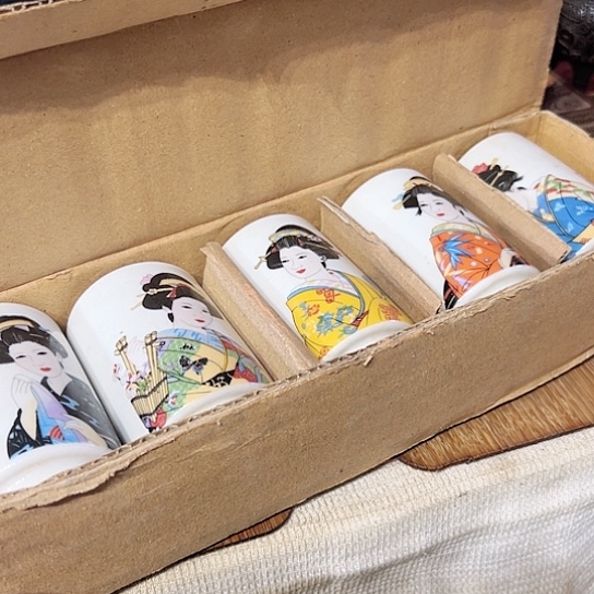 陶瓷韩****队中古工艺品摆件