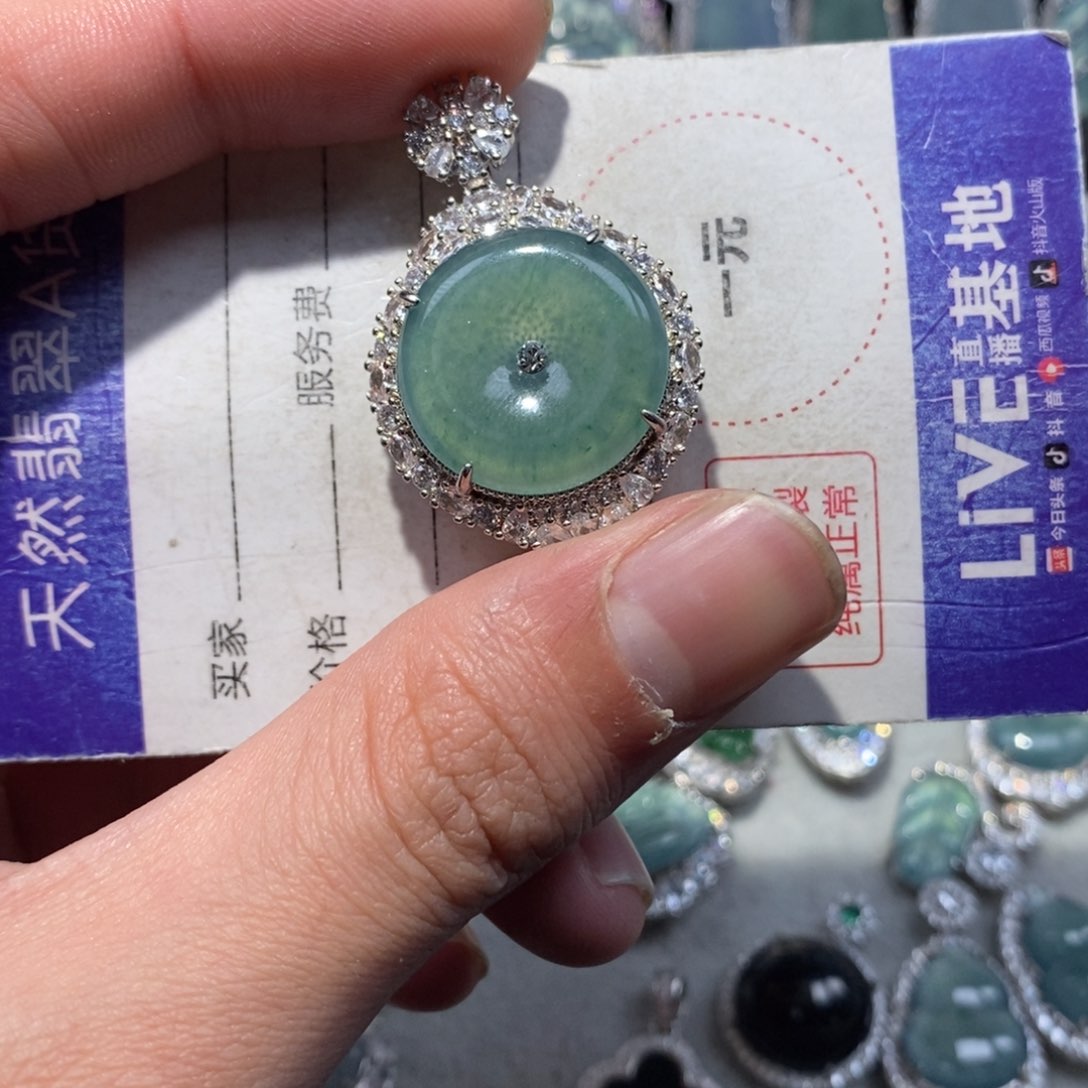 翡翠颈饰未镶嵌翡翠