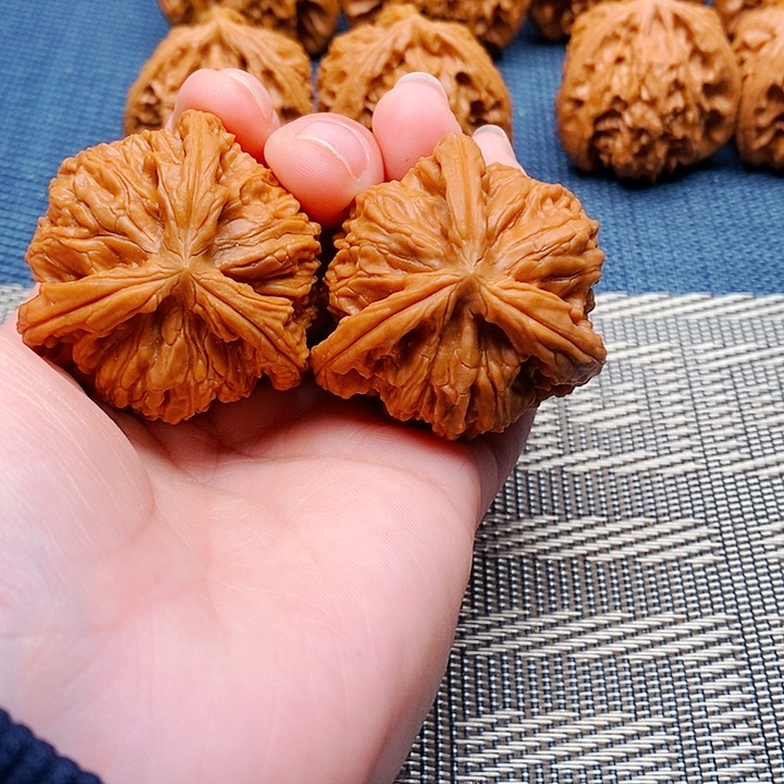 放***下吊坠文玩核桃三棱