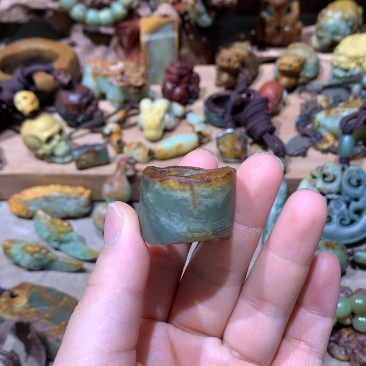 未镶嵌岫岩河磨玉（透闪石质玉）挂件闛*一