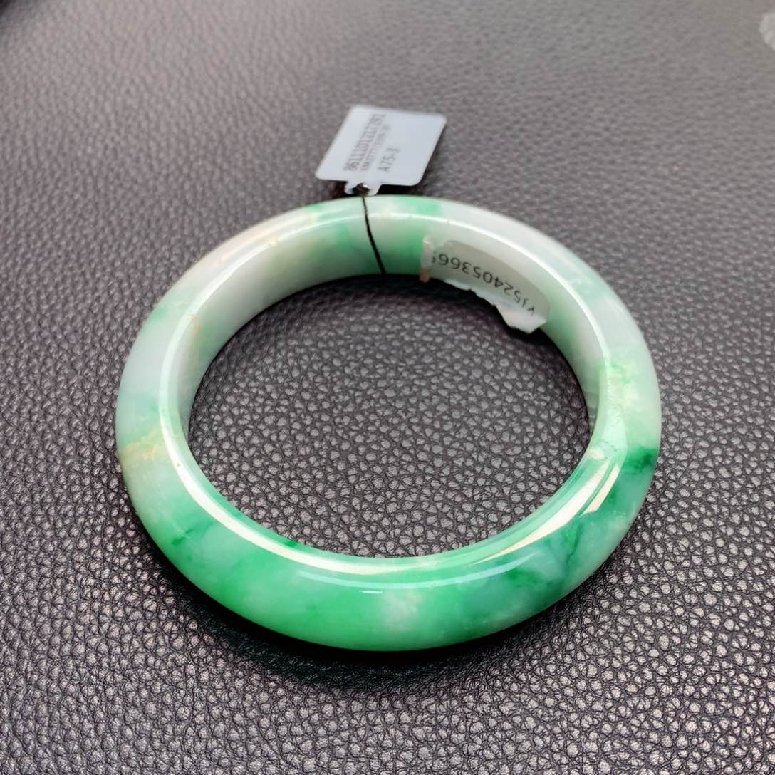 翡翠手镯未镶嵌缅甸