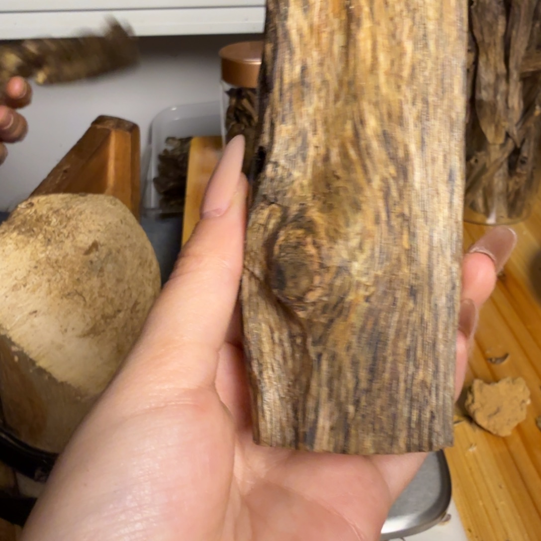 沉香白奇虫漏66克