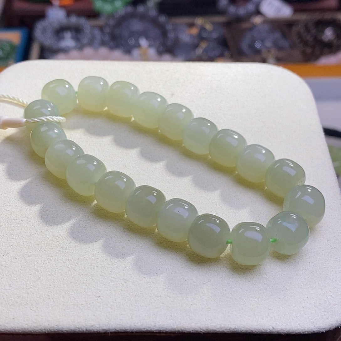 和田玉精品老矿料冰晴水老型珠手串10未镶嵌小***吗