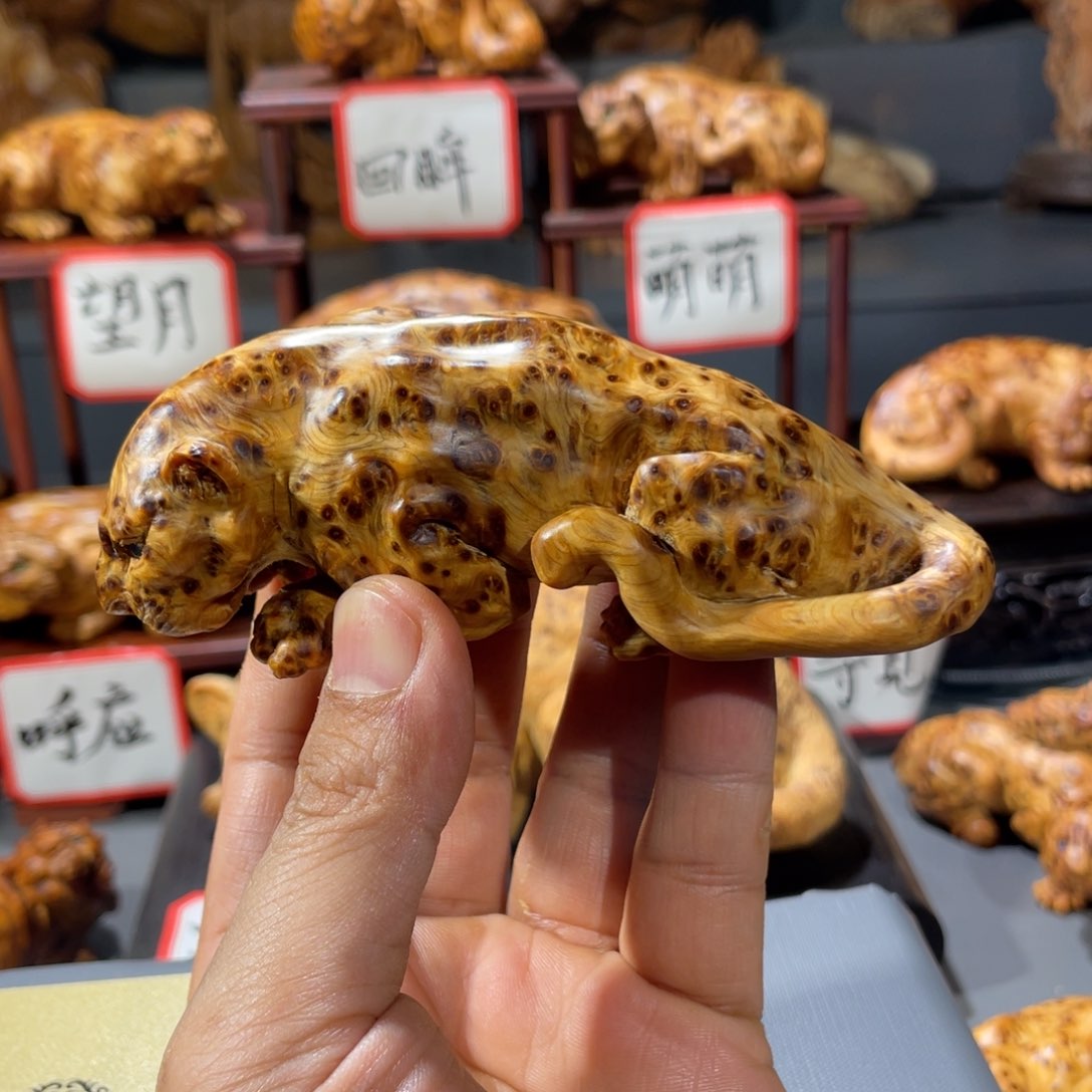 柏木（崖柏）她*木雕手工把件太行崖柏留疤料豹子