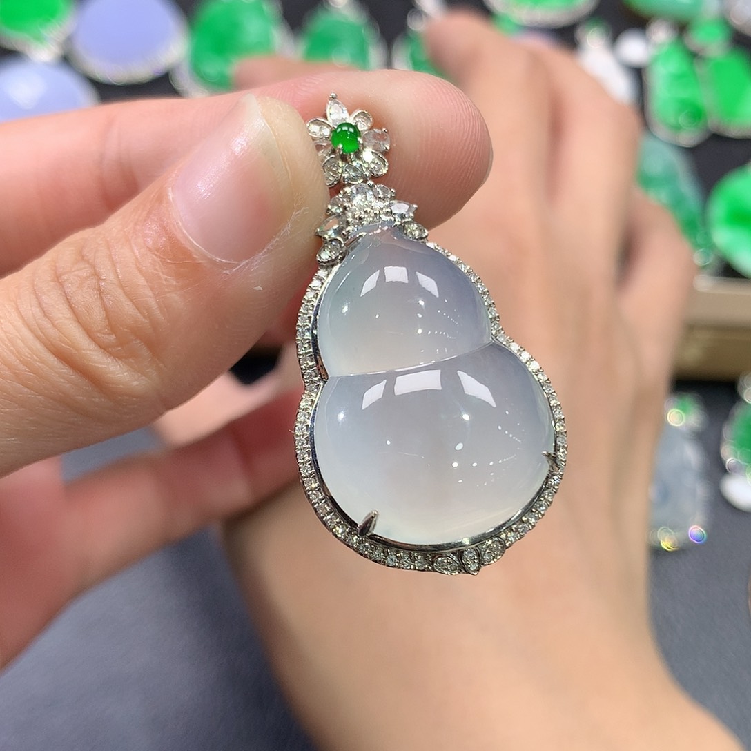 翡翠吊坠(赠链)18K金镶嵌