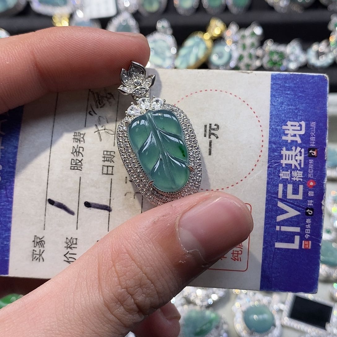 翡翠颈饰未镶嵌翡翠