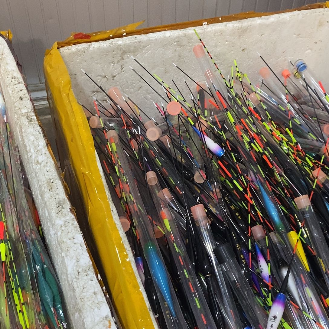 雨***！全铂金羽毛鱼漂一盒，