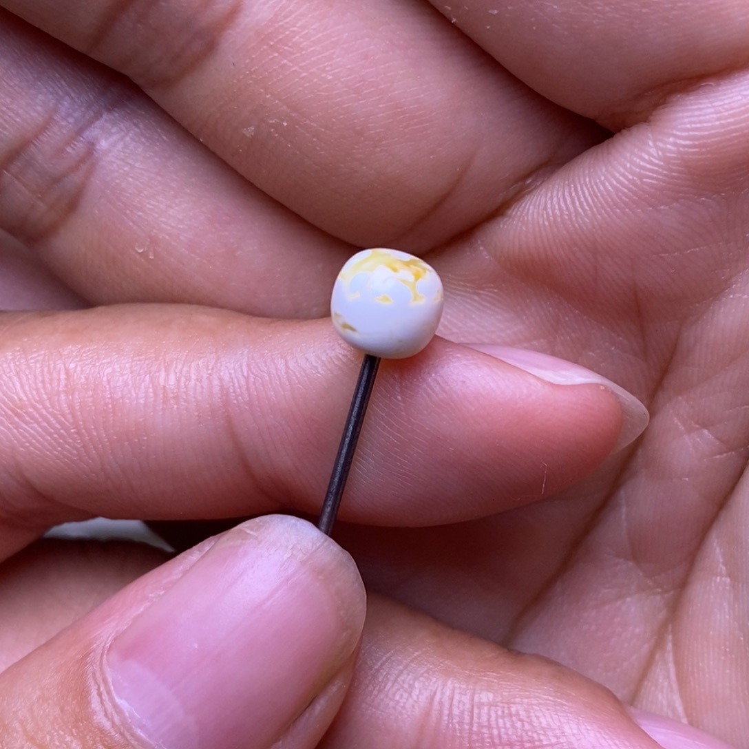 琥珀未镶嵌裸石瓷白妖花老型7*6.3mm