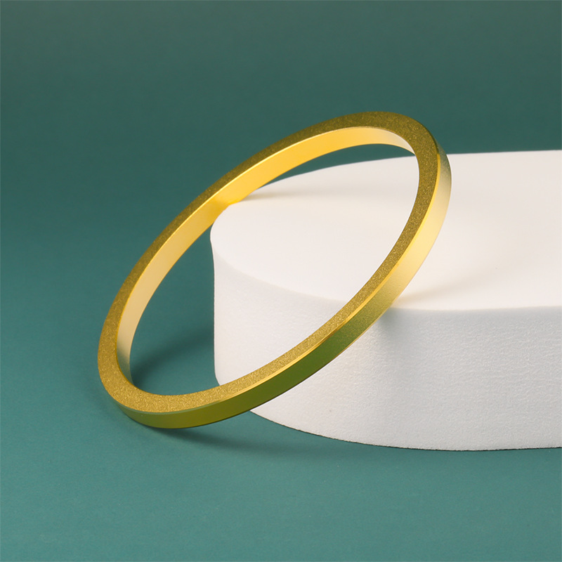     精工古法磨砂四方素圈手镯