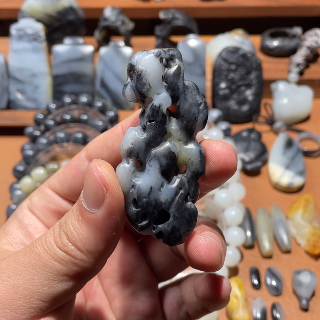 和田玉颈饰未镶嵌