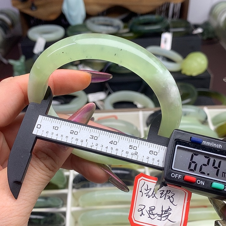 蛇纹石玉手镯未镶嵌11