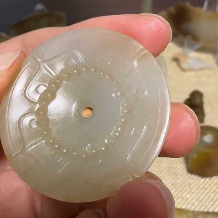 和田玉颈饰未镶嵌形****子