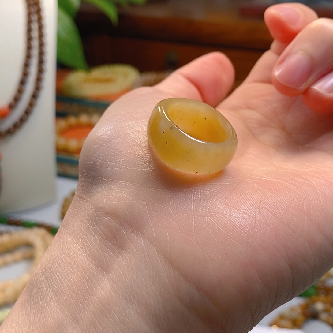 和田玉戒指未镶嵌盈****妹