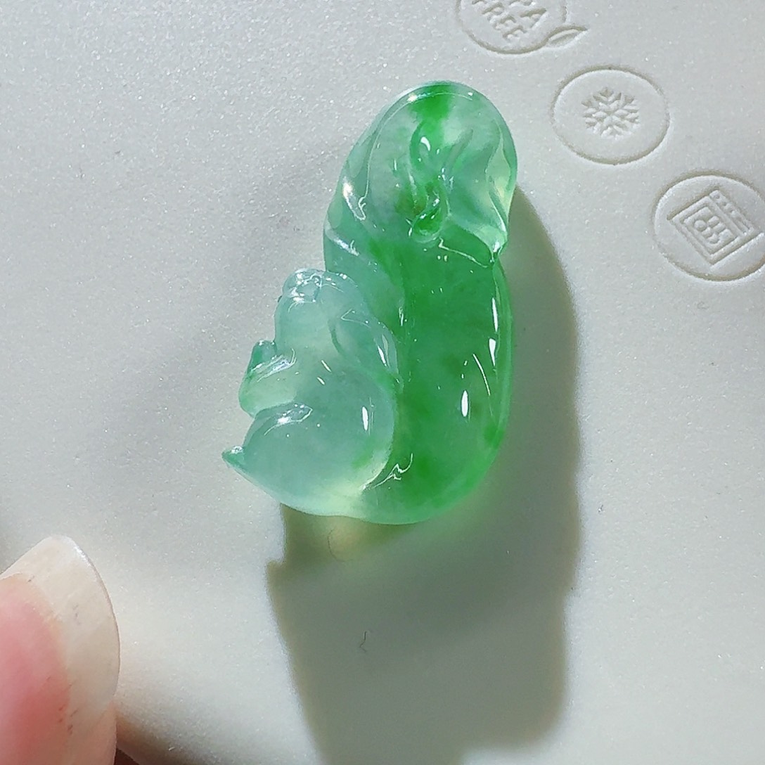 翡翠颈饰未镶嵌松鼠