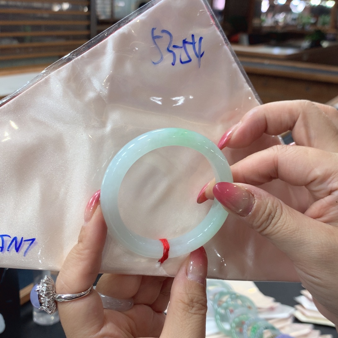 翡翠未镶嵌手镯48小时鉴赏