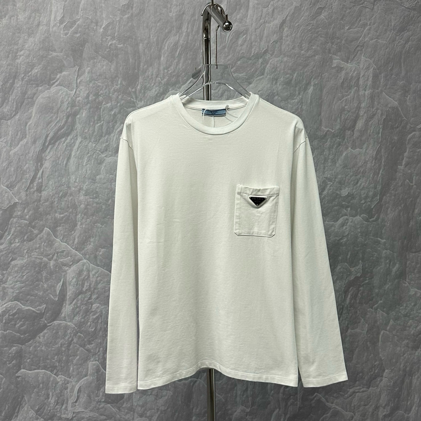 99新 Prada/普拉达 三角钢标口袋长袖 L码 D17720