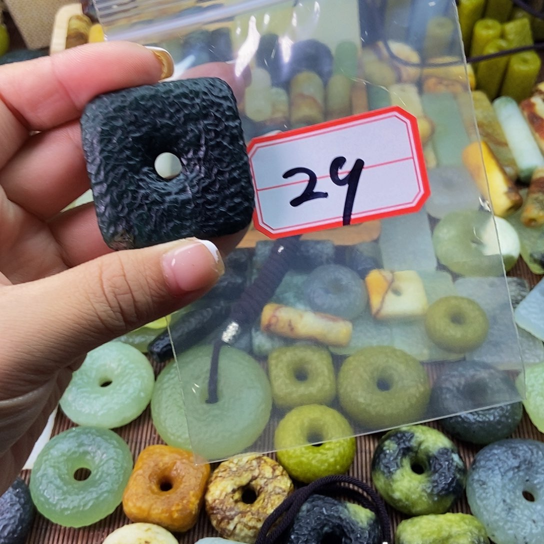 蛇纹石玉未镶嵌挂件抖****3