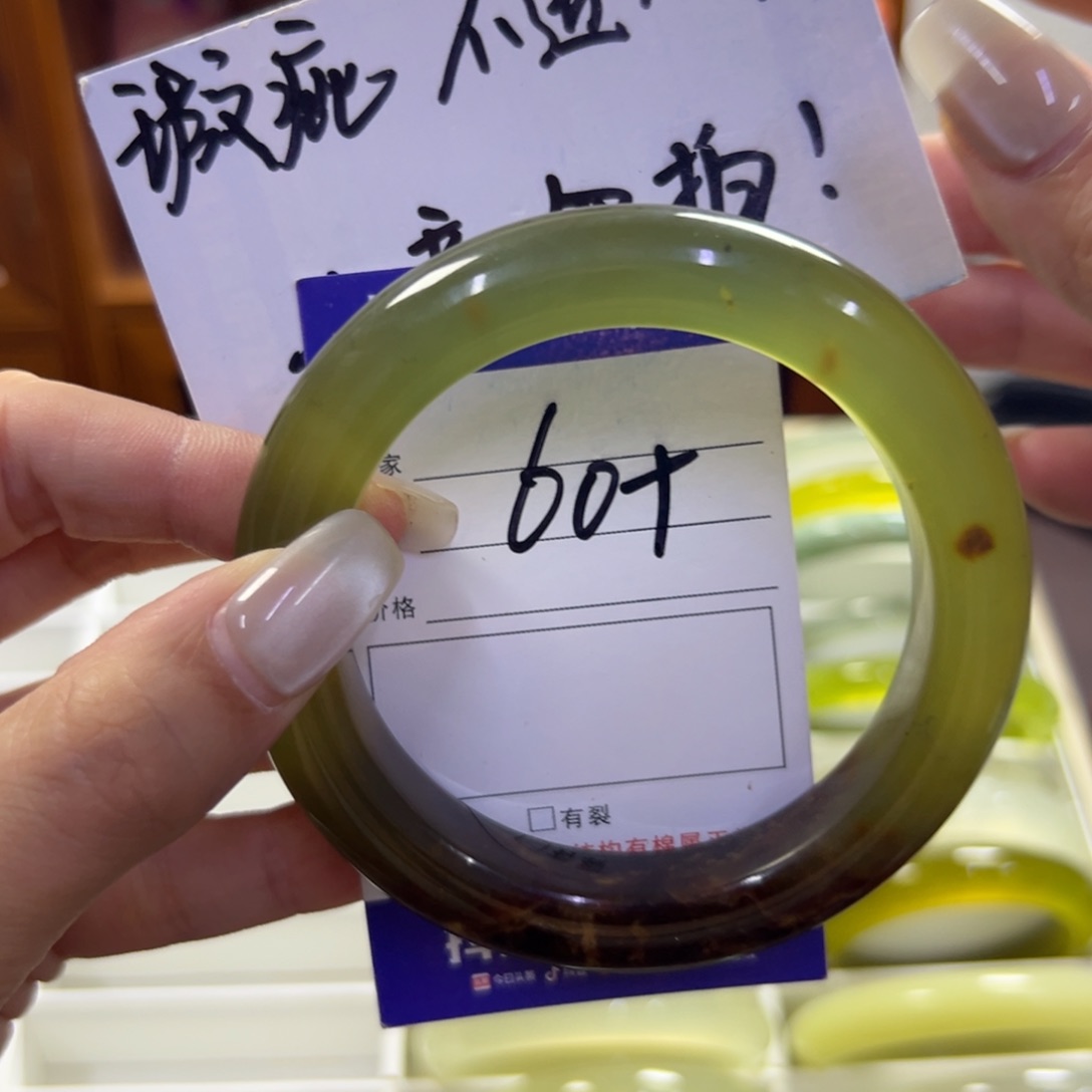 蛇纹石玉未镶嵌手镯711瑕疵
