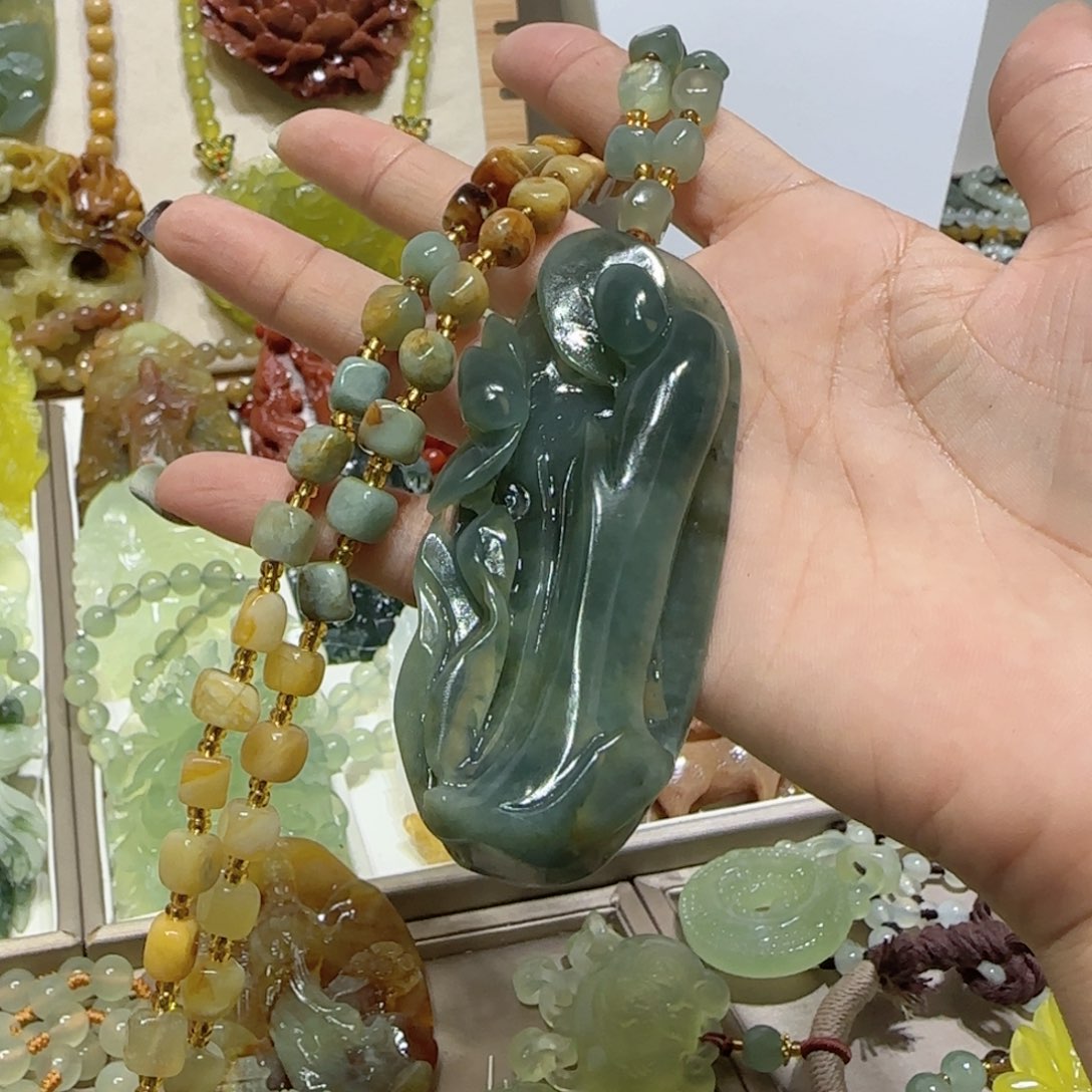 未镶嵌蛇纹石玉吊坠