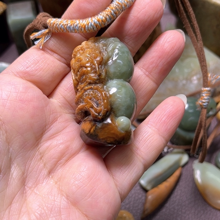 手绳未镶嵌岫岩河磨玉（透闪石质玉）宋*秀