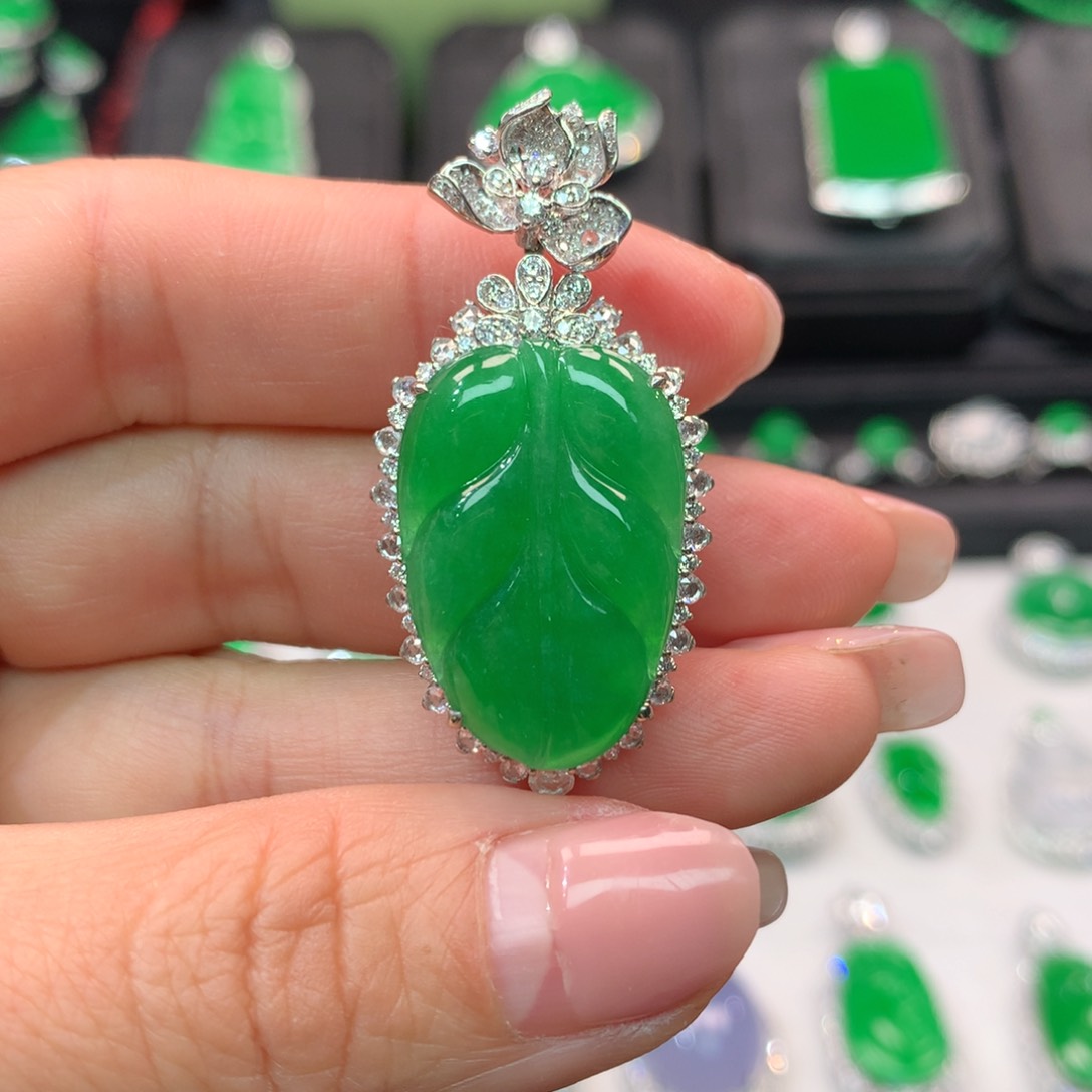 翡翠吊坠(不含链)18K金镶嵌美****雅