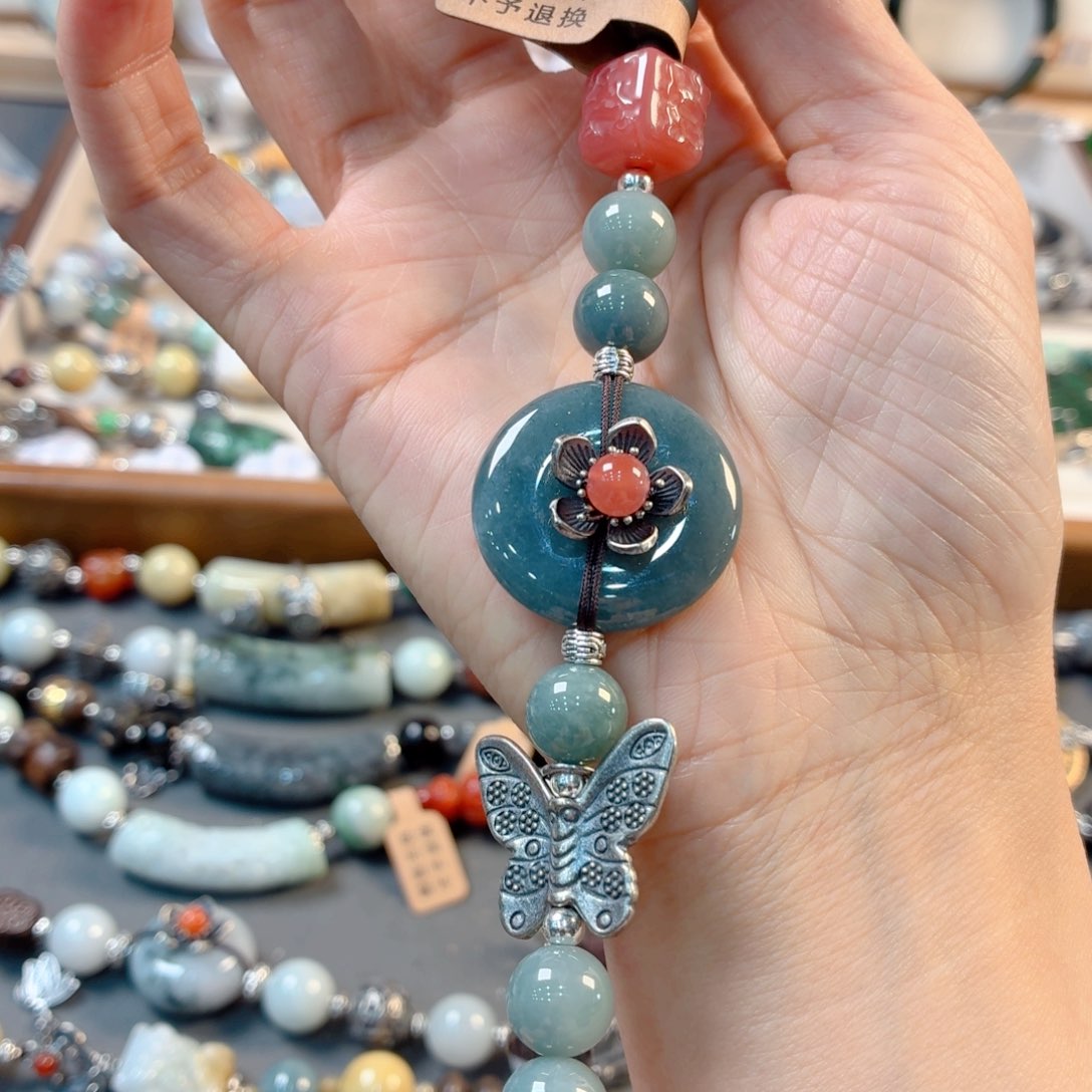 雯***！翡翠未镶嵌颈饰手串