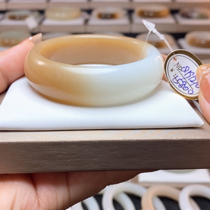 和田玉手镯52圈口未镶嵌